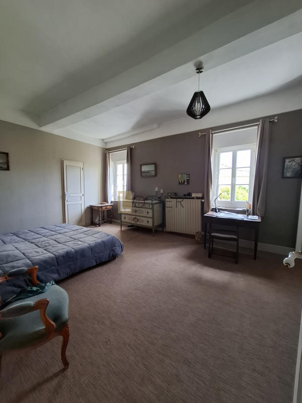 Maison - 300 m² - 10 pièces