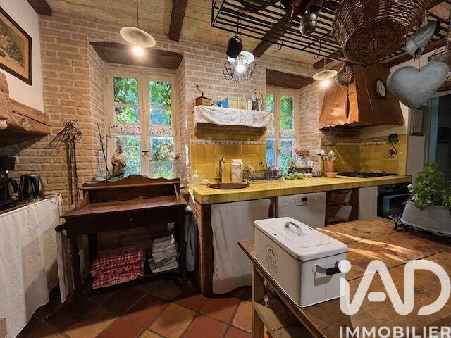 Maison - 318 m² - 12 pièces