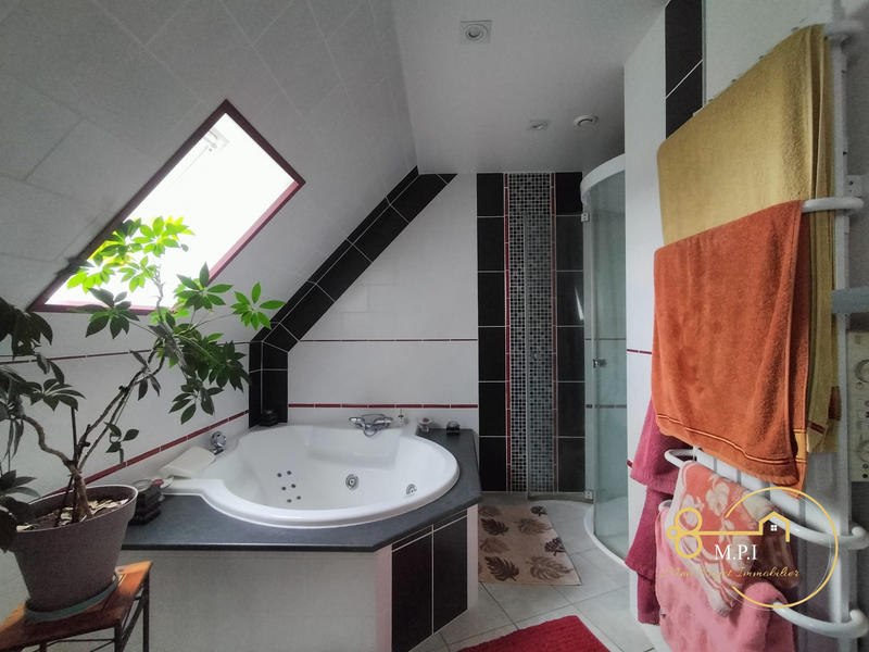 Maison - 175 m² - 9 pièces