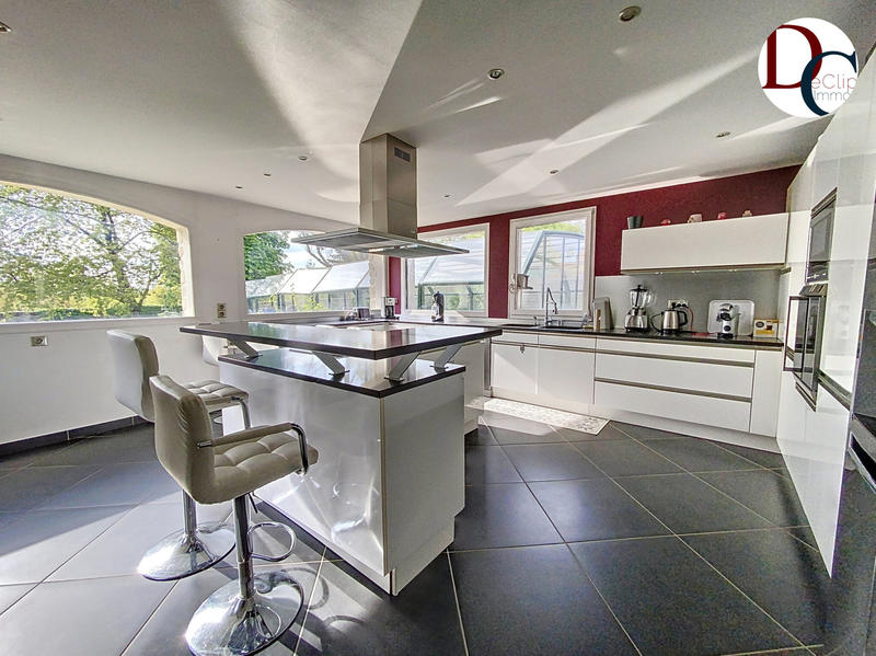 Maison - 465 m² - 13 pièces