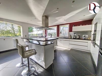 Maison - 465 m² - 13 pièces