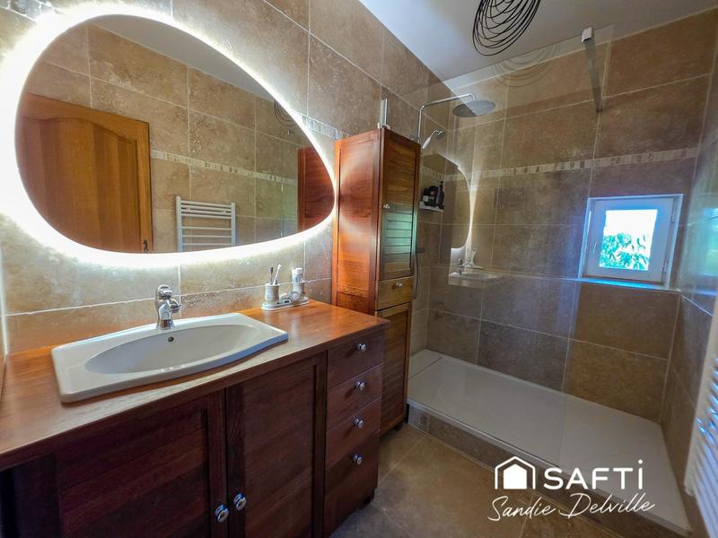 Propriété - 195 m² - 6 pièces