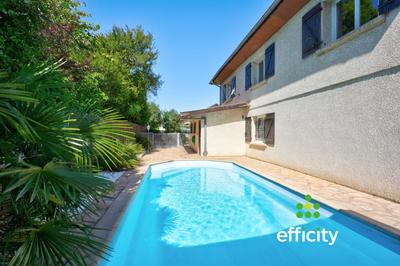 Maison - 200 m² - 7 pièces