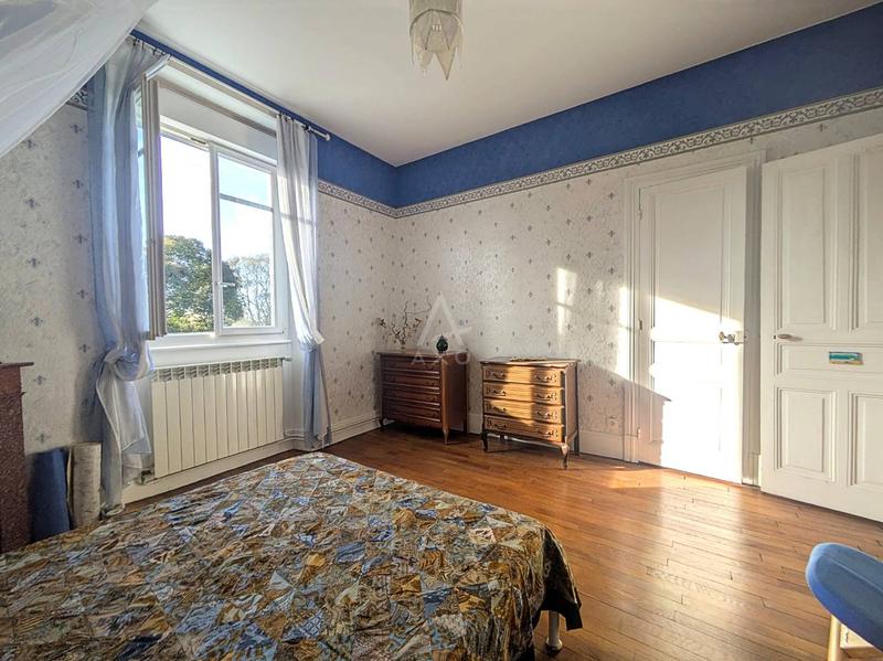 Maison - 284 m² - 13 pièces