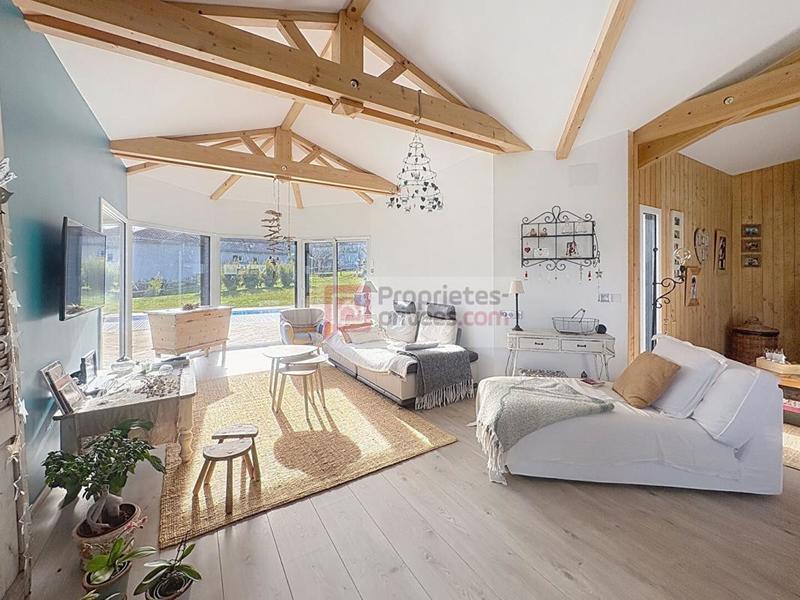 Maison - 228 m² - 6 pièces