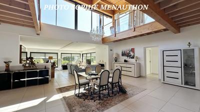 Maison d'architecte - 270 m² - 7 pièces