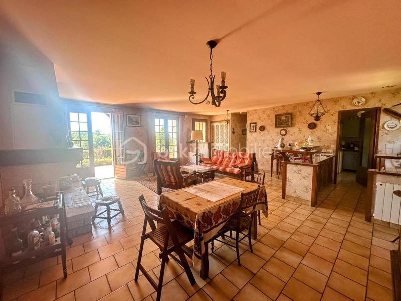 Maison traditionnelle - 148 m² - 9 pièces