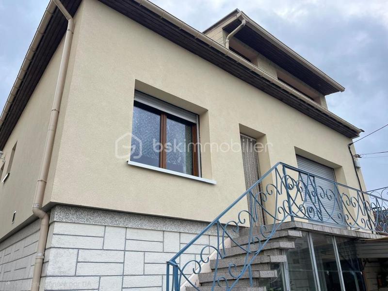 Maison traditionnelle - 162 m² - 7 pièces