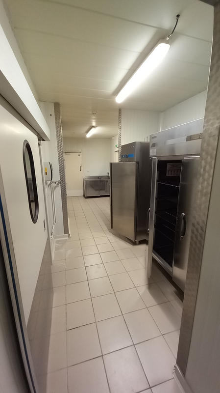 Local commercial - 1 082 m²