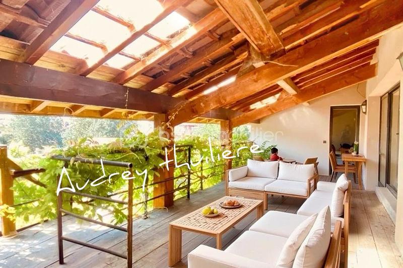 Propriété - 170 m² - 6 pièces