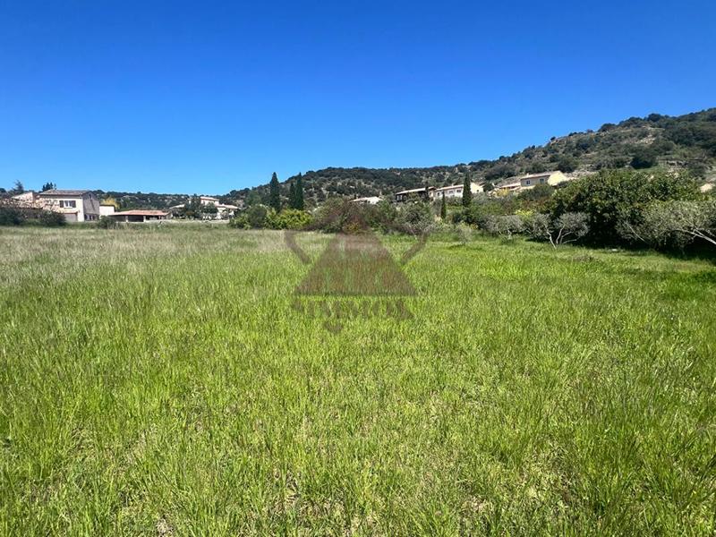 Terrain constructible - 1 834 m²