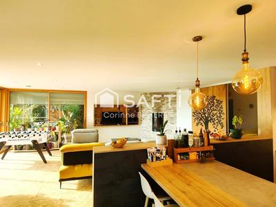 Maison - 214 m² - 7 pièces