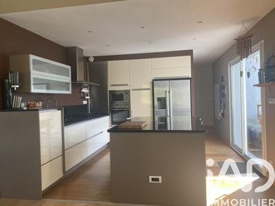 Maison - 220 m² - 6 pièces