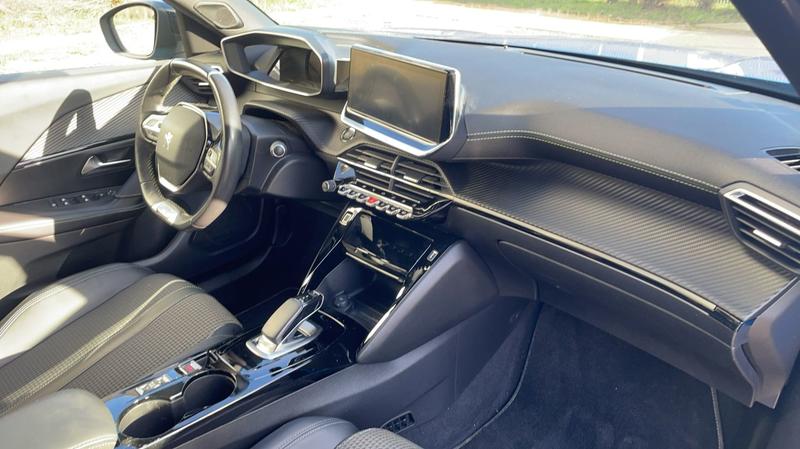 Peugeot 2008 100 kWh 136 Gt