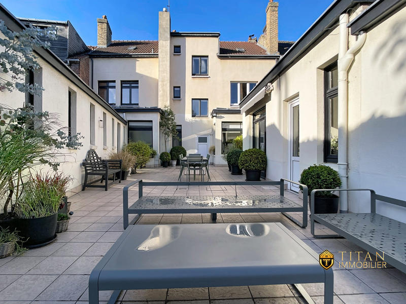 Maison - 333 m² - 10 pièces