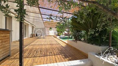 Villa - 243 m² - 8 pièces