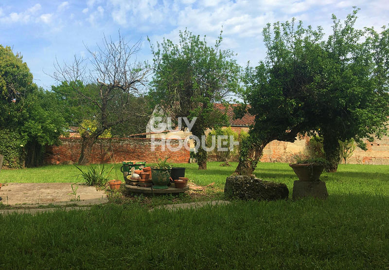 Maison - 220 m² - 12 pièces