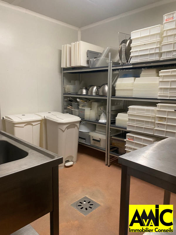 Local d'activités - 158 m²