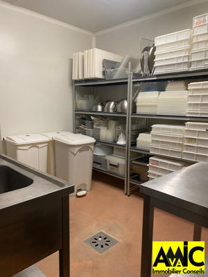 Local d'activités - 158 m²