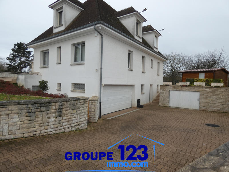 Maison - 435 m² - 9 pièces