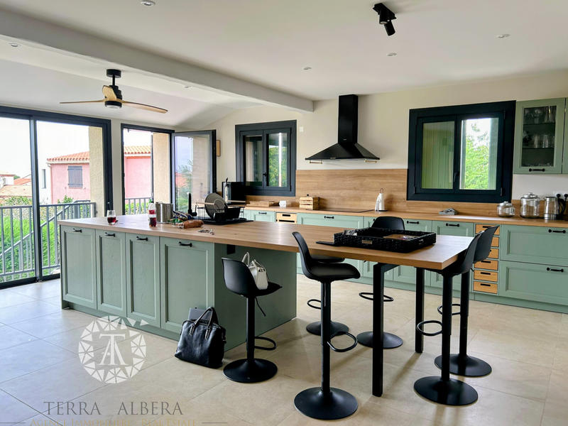 Villa - 235 m² - 8 pièces