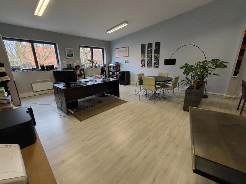 Bureau - 60 m² - 1 pièce