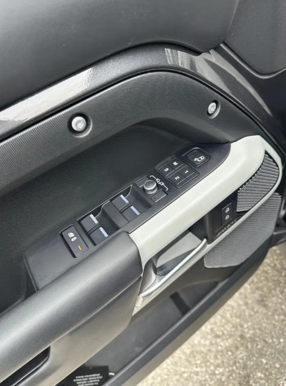 Land Rover Defender 110 X-Dynamic Hse P400e