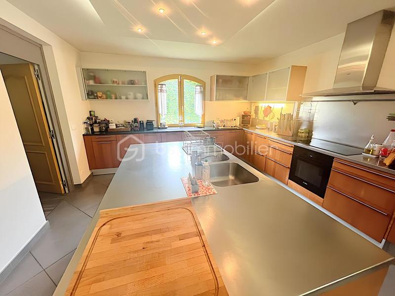 Demeure - 250 m² - 7 pièces