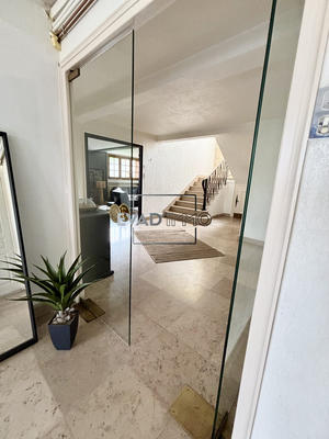 Maison - 257 m² - 8 pièces