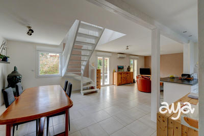 Maison - 121 m² - 6 pièces