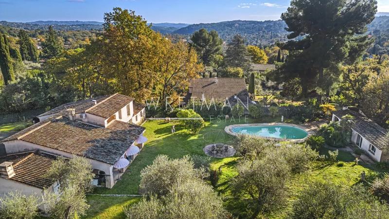 Villa - 252 m² - 5 pièces