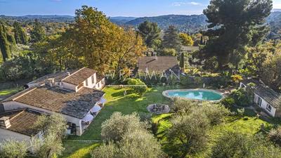 Villa - 252 m² - 5 pièces