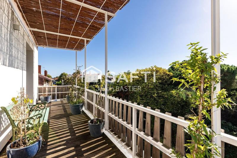 Maison - 320 m² - 11 pièces