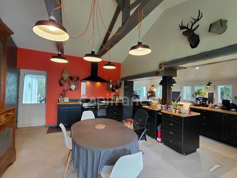 Maison - 270 m² - 7 pièces