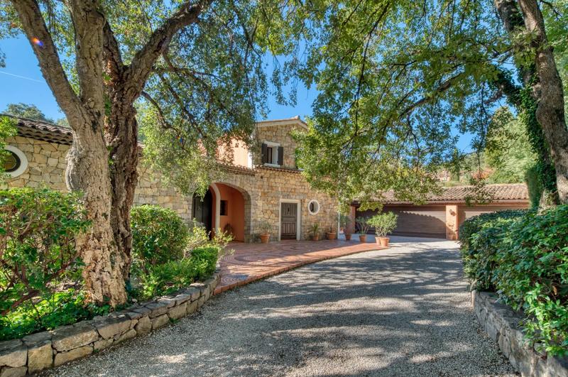 Villa - 237 m² - 8 pièces