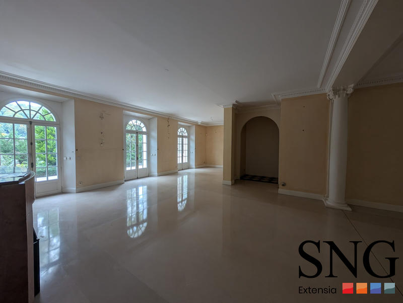 Maison - 275 m² - 6 pièces