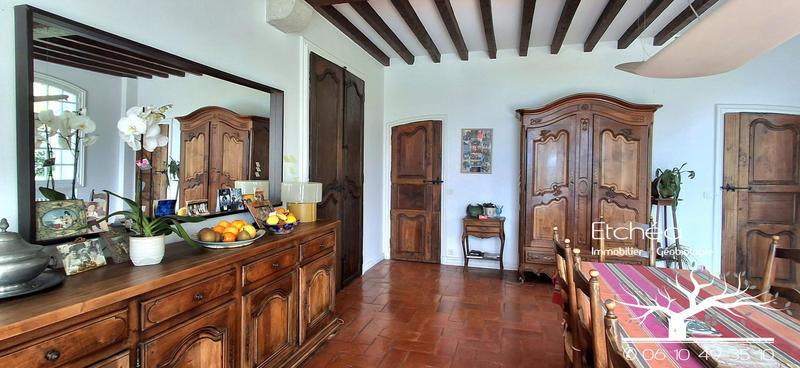 Maison - 248 m² - 8 pièces