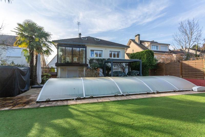 Maison - 238 m² - 11 pièces