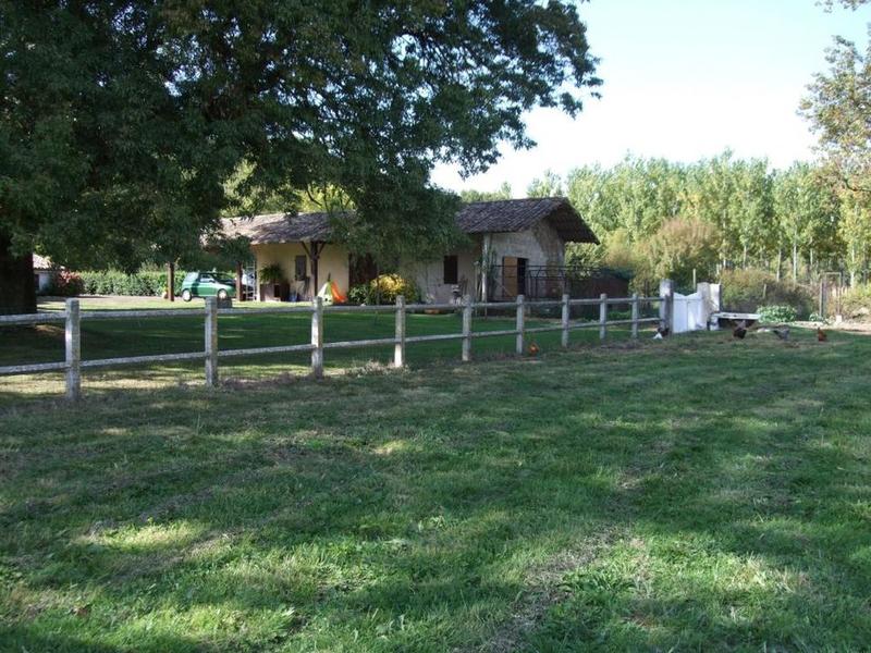 Propriété - 211 m² - 6 pièces