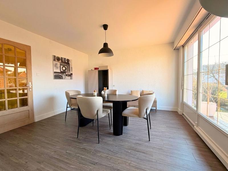 Maison traditionnelle - 166 m² - 7 pièces