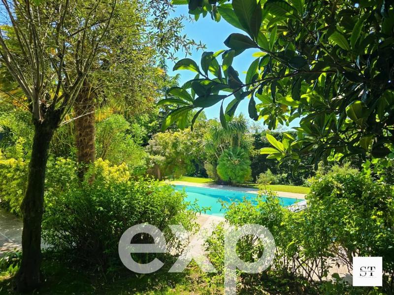 Maison d'architecte - 254 m² - 8 pièces