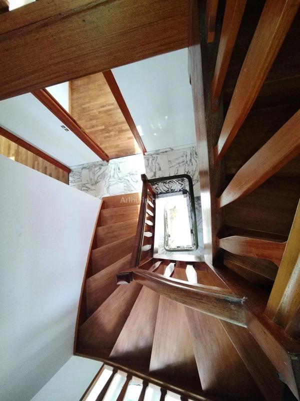 Maison - 162 m² - 6 pièces