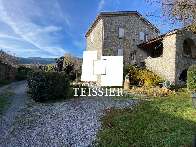 Maison - 181 m² - 6 pièces