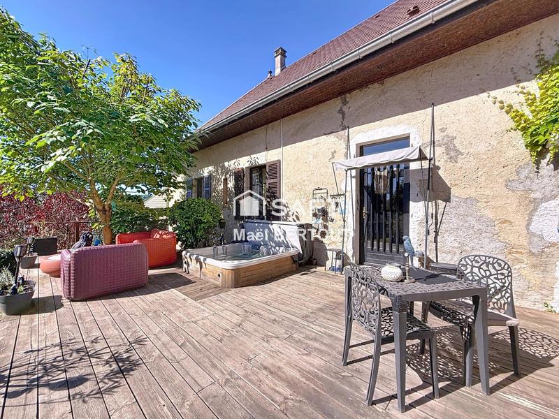 Maison - 230 m² - 10 pièces