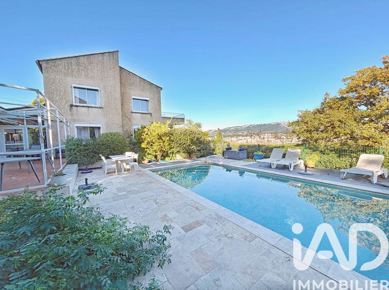 Maison - 427 m² - 17 pièces