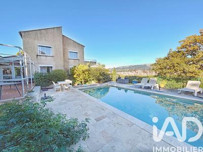 Maison - 427 m² - 17 pièces