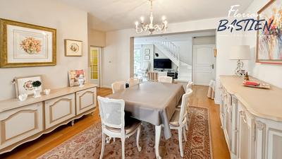 Maison - 208 m² - 7 pièces