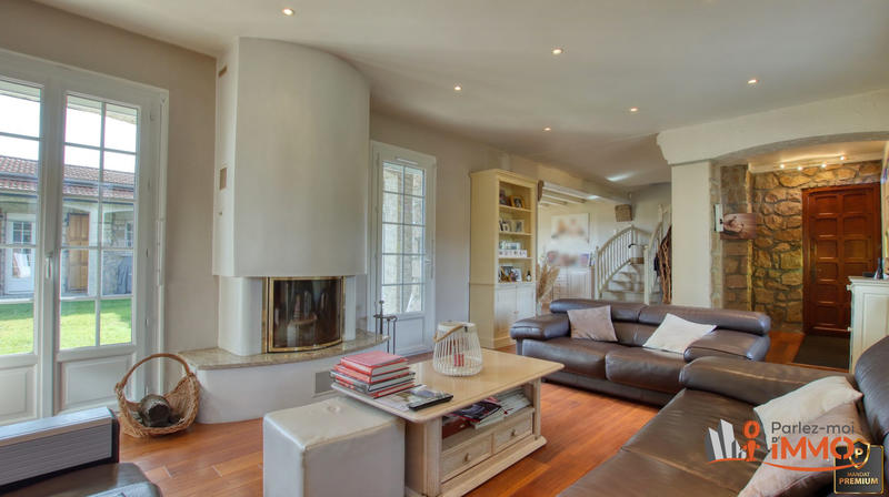 Maison - 185 m² - 7 pièces