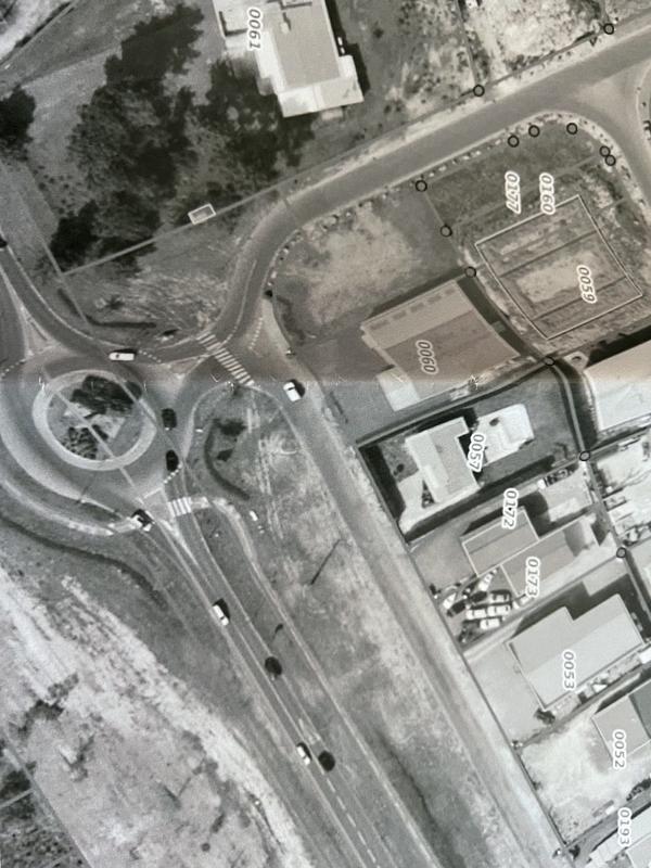 Local commercial - 1 266 m² - 3 pièces