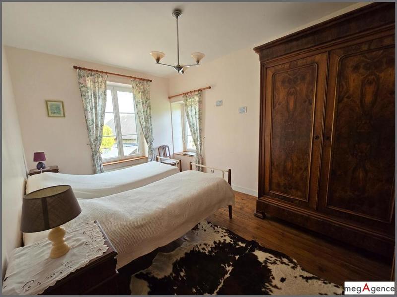 Maison - 350 m² - 17 pièces